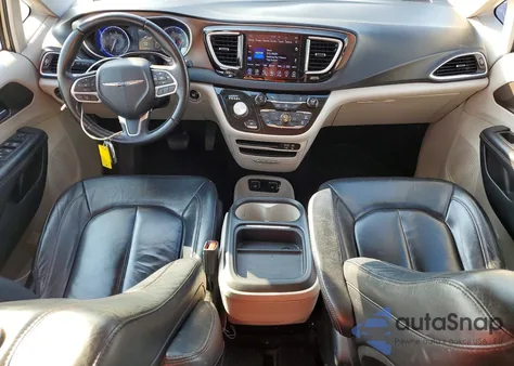 2017 Chrysler Pacifica Touring L z USA, uszkodzony, nr VIN 2C4RC1BG8HR628677